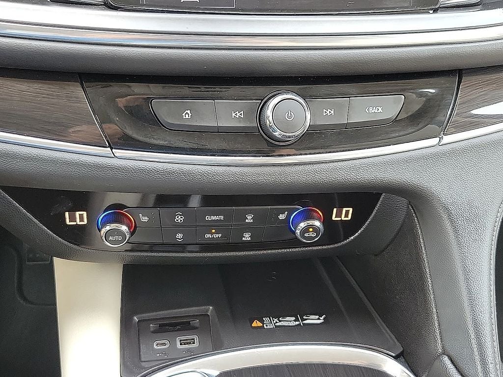 2023 Buick Enclave Essence