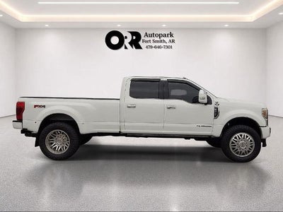2022 Ford Super Duty F-450 DRW Platinum 4WD Crew Cab 8' Box