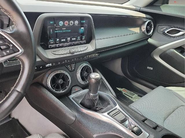 2017 Chevrolet Camaro 2dr Coupe 2LT