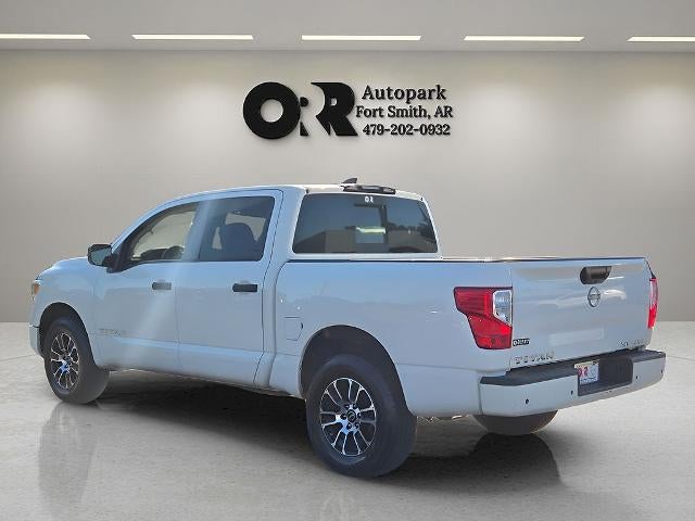 2023 Nissan Titan 4x4 Crew Cab SV