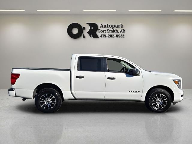 2023 Nissan Titan 4x4 Crew Cab SV