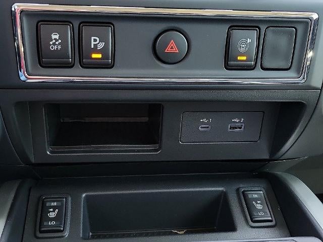 2024 Nissan Titan 4x4 Crew Cab SV