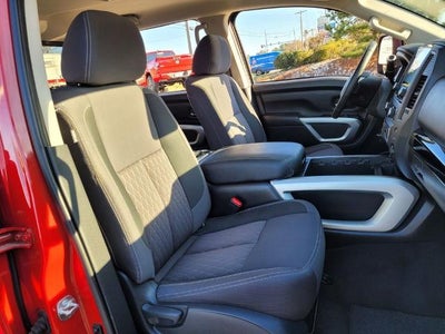 2024 Nissan Titan 4x4 Crew Cab SV