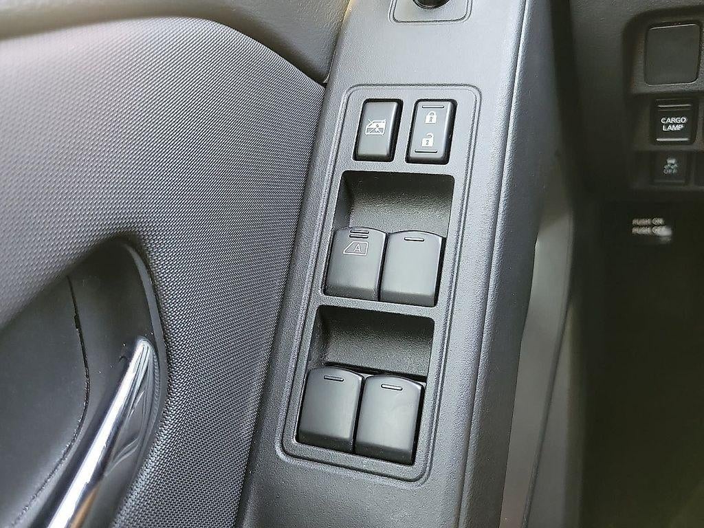 2024 Nissan Frontier Crew Cab 4x4 SV
