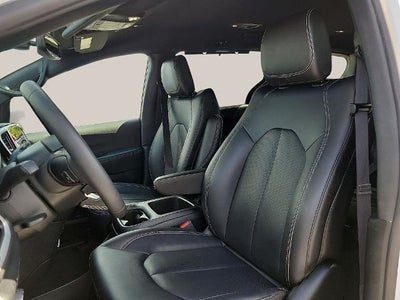 2025 Chrysler Pacifica Select FWD