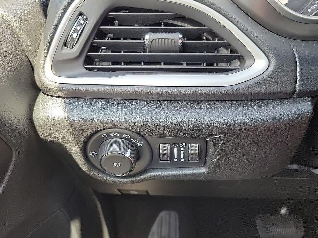 2025 Chrysler Pacifica Select FWD