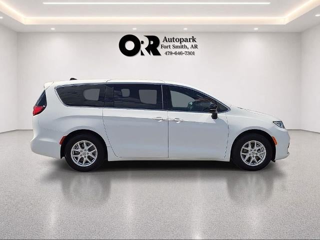 2025 Chrysler Pacifica Select FWD