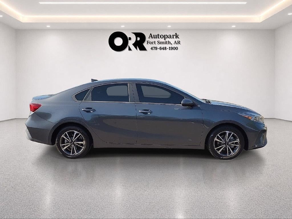 2024 Kia Forte LXS IVT