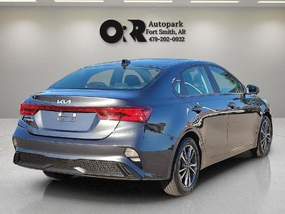 2024 Kia Forte LXS IVT