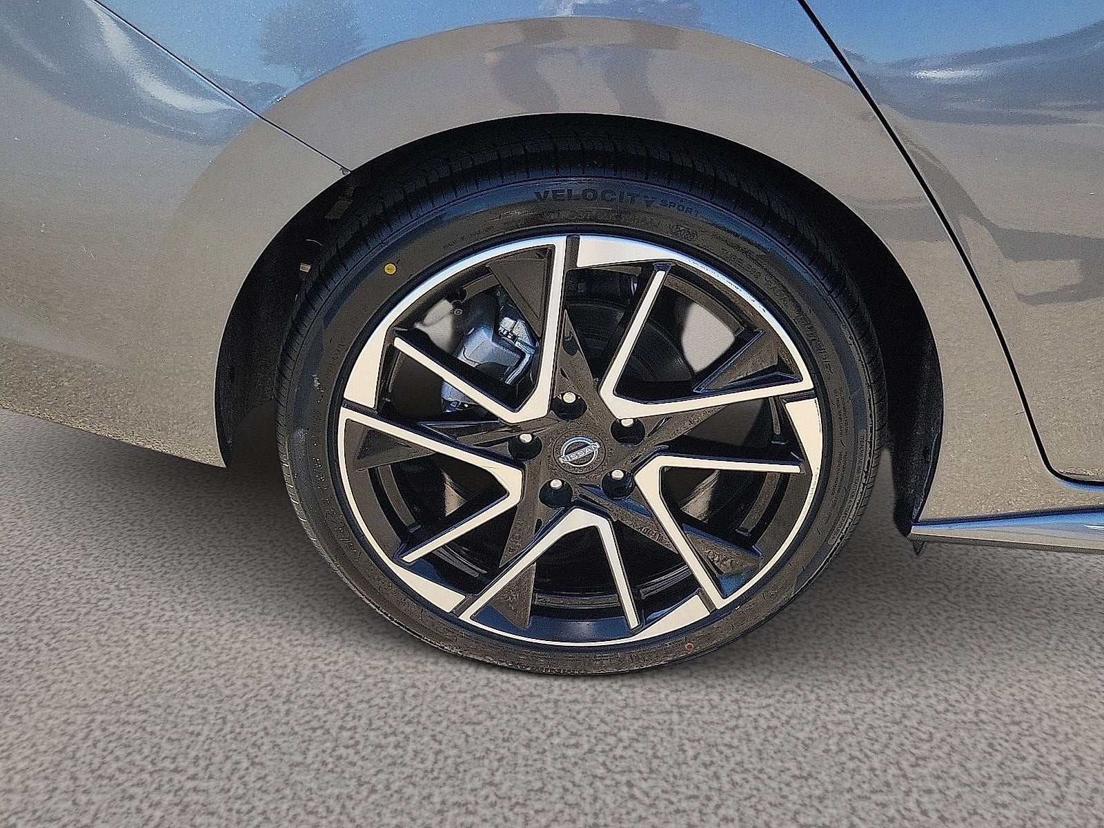 2025 Nissan Sentra SR CVT
