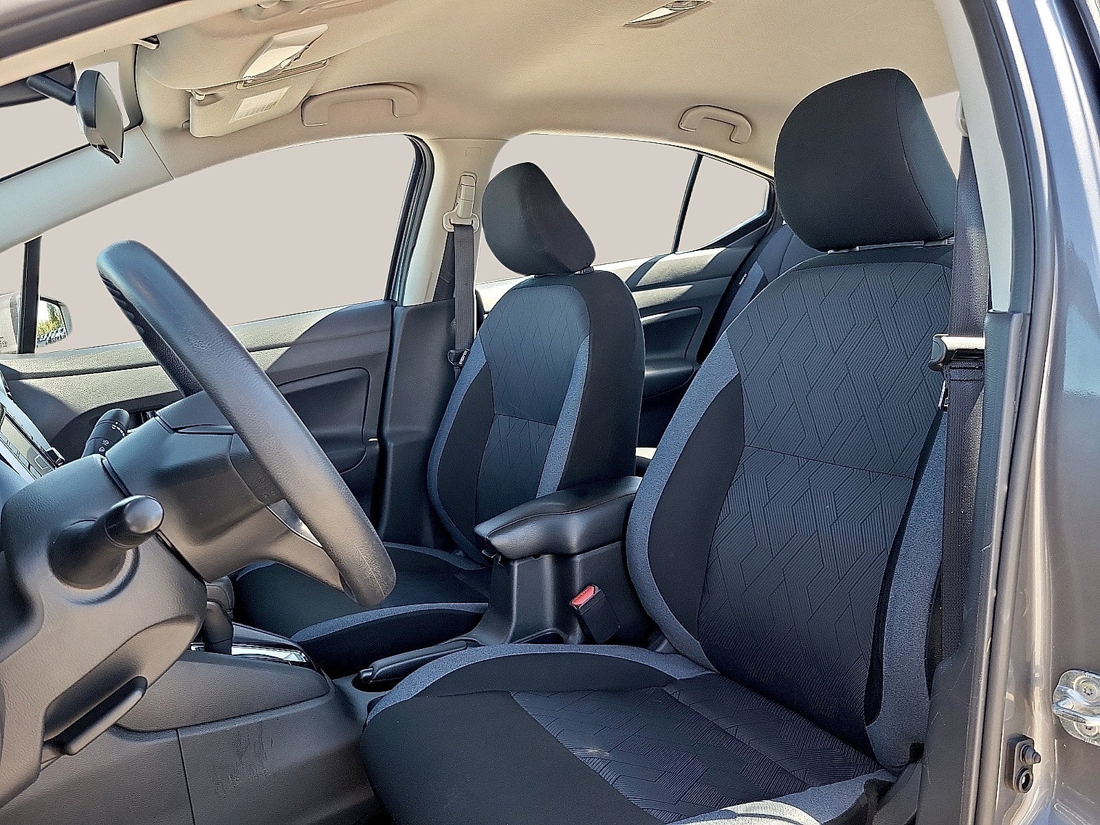 2025 Nissan Versa SV CVT