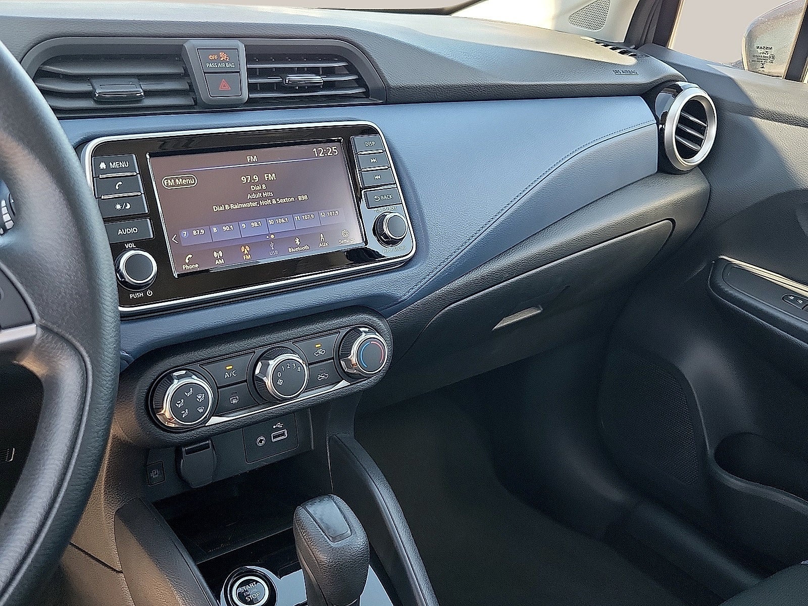 2025 Nissan Versa SV CVT