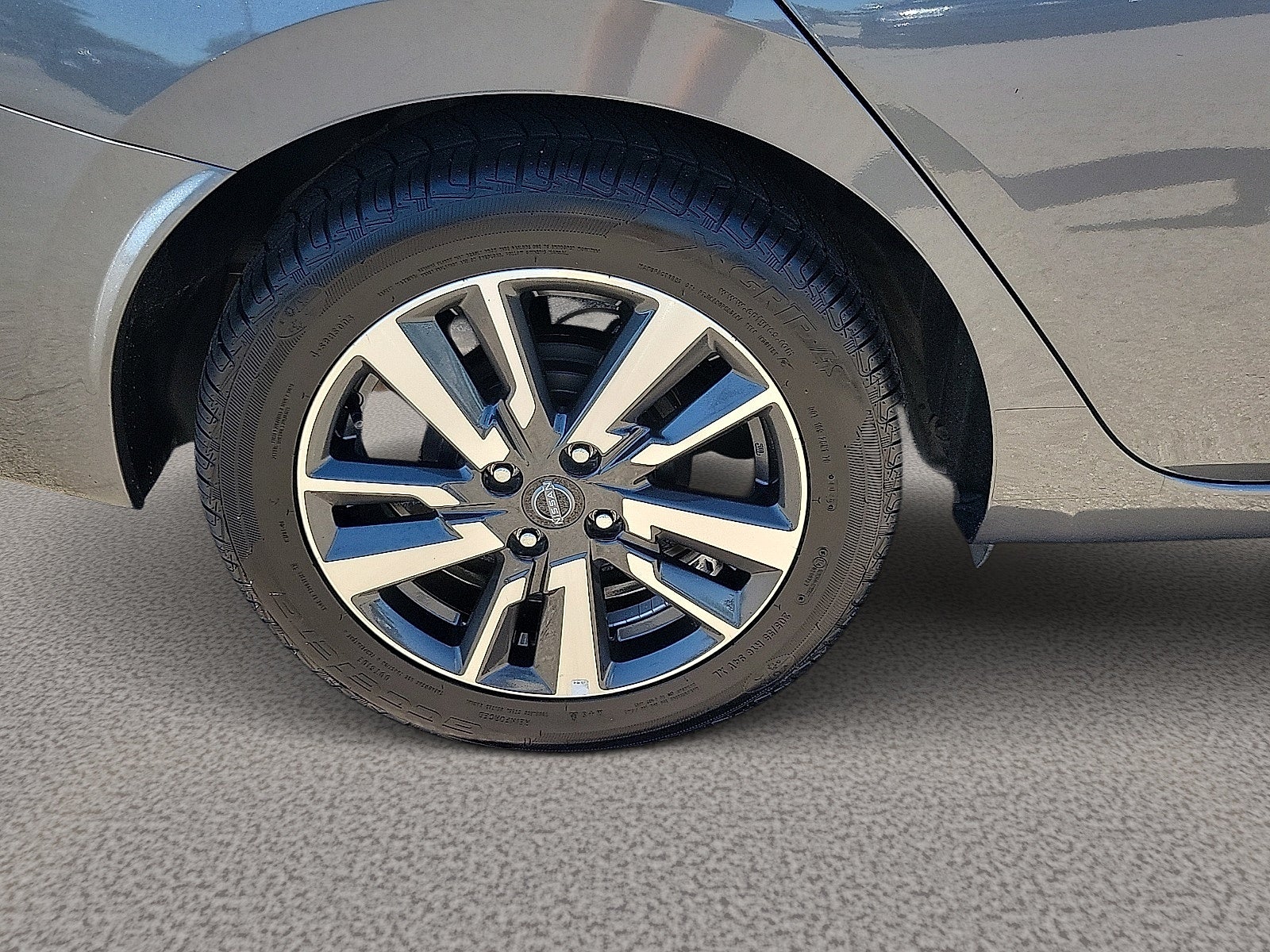 2025 Nissan Versa SV CVT