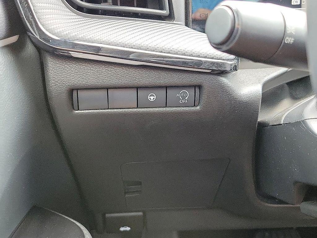 2025 Nissan Kicks SR FWD