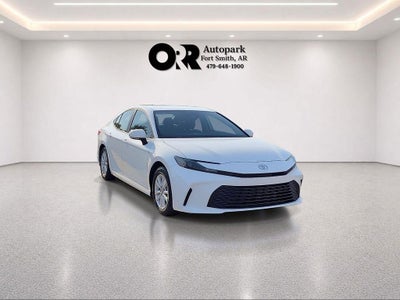 2025 Toyota Camry LE (SE)