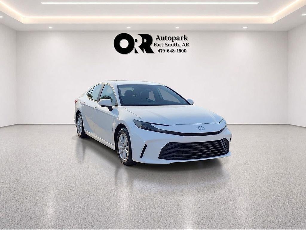 2025 Toyota Camry LE (SE)
