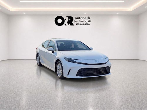 2025 Toyota Camry LE (SE)