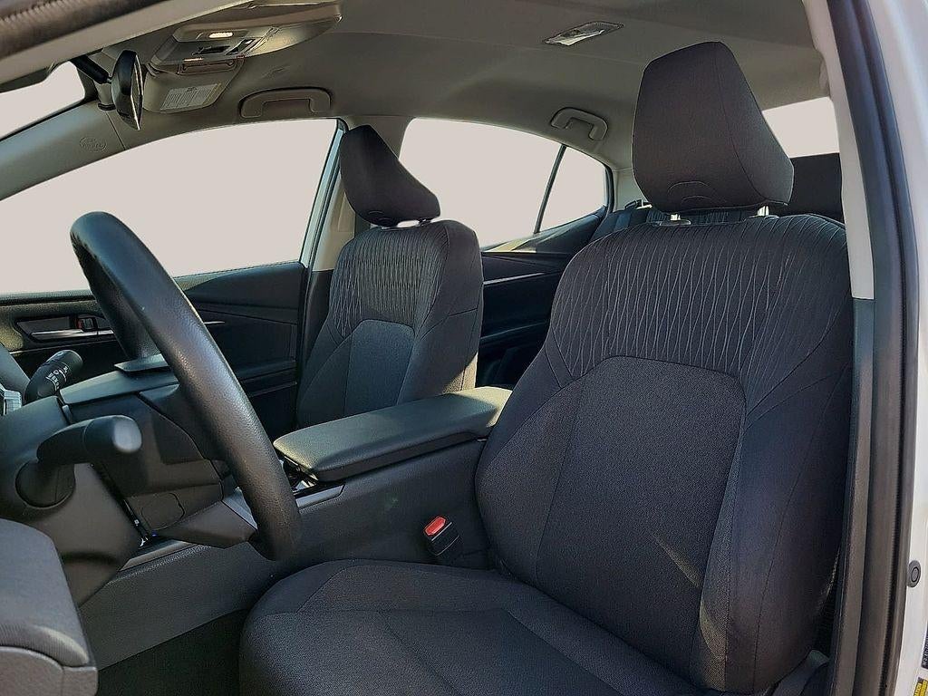 2025 Toyota Camry LE (SE)