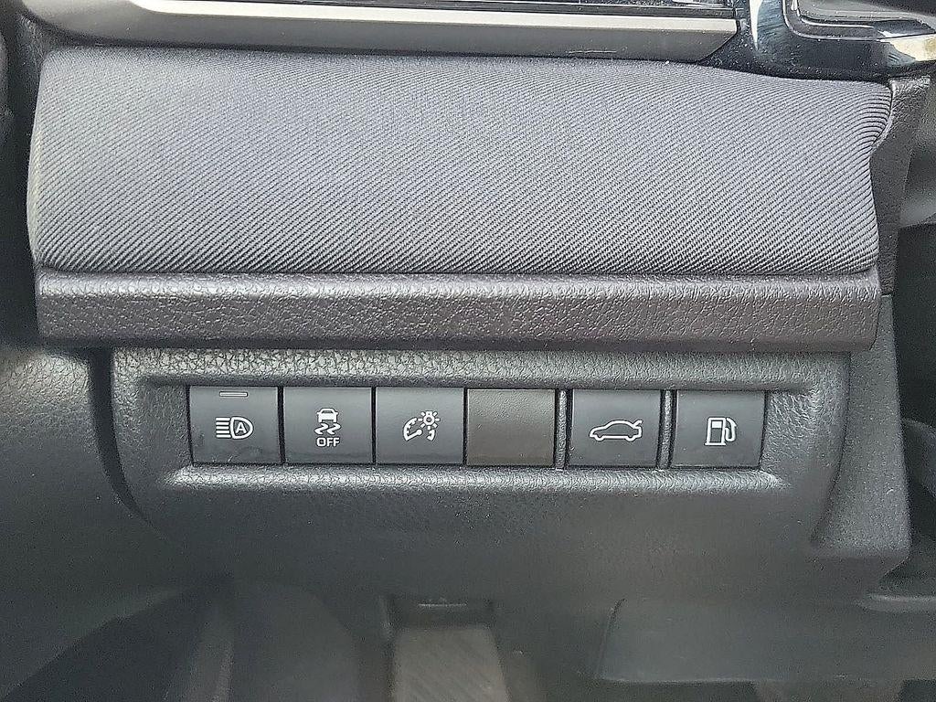 2025 Toyota Camry LE (SE)