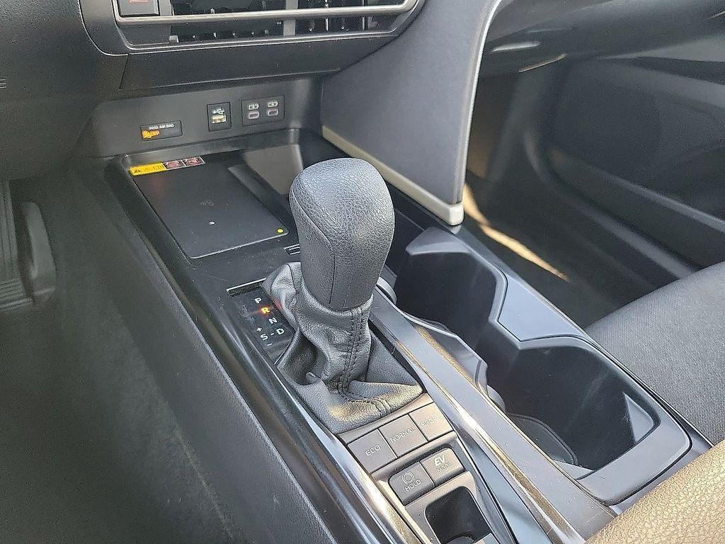 2025 Toyota Camry LE (SE)