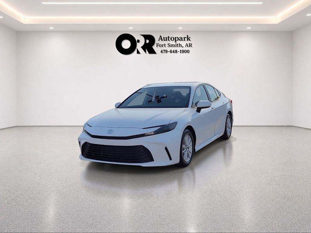 2025 Toyota Camry LE (SE)