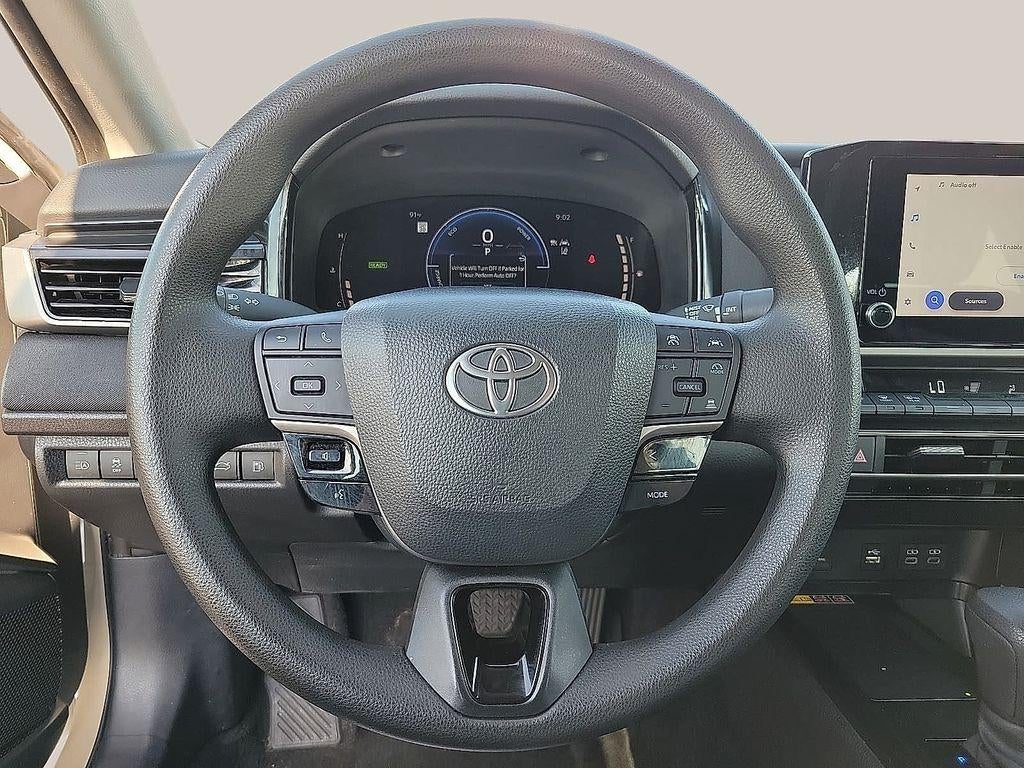 2025 Toyota Camry LE (SE)