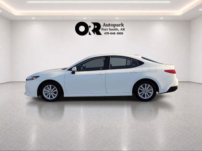 2025 Toyota Camry LE (SE)