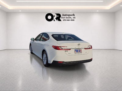 2025 Toyota Camry LE (SE)