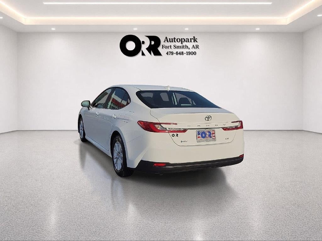 2025 Toyota Camry LE (SE)