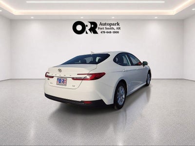 2025 Toyota Camry LE (SE)