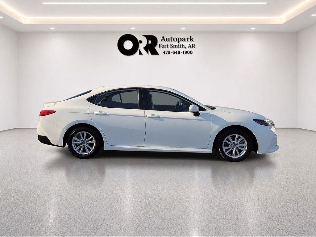 2025 Toyota Camry LE (SE)