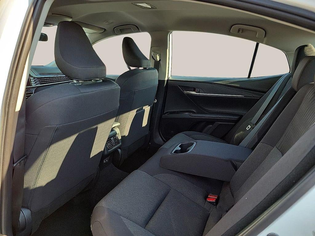 2025 Toyota Camry LE (SE)