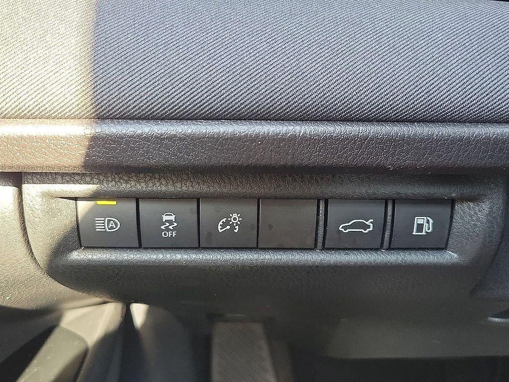 2025 Toyota Camry LE (SE)