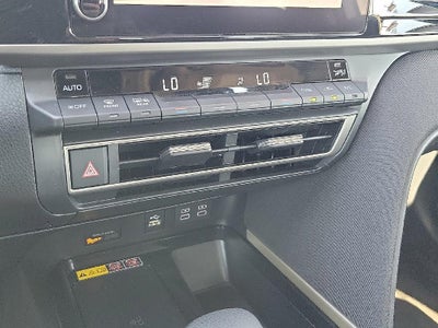 2025 Toyota Camry LE (SE)