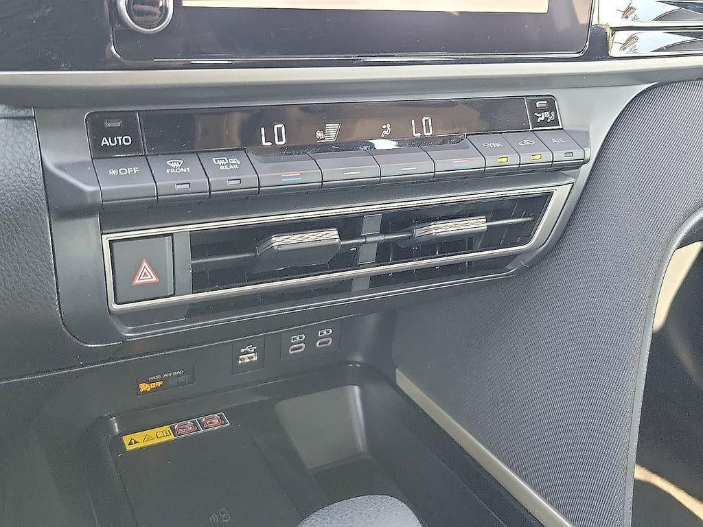 2025 Toyota Camry LE (SE)