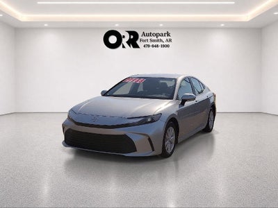 2025 Toyota Camry LE (SE)