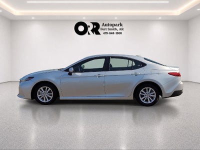 2025 Toyota Camry LE (SE)