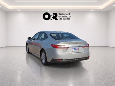 2025 Toyota Camry LE (SE)