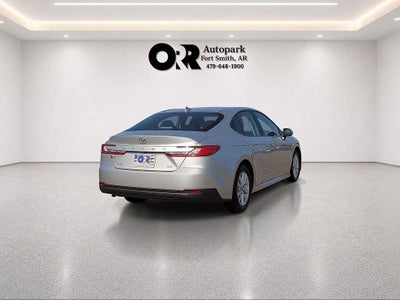 2025 Toyota Camry LE (SE)