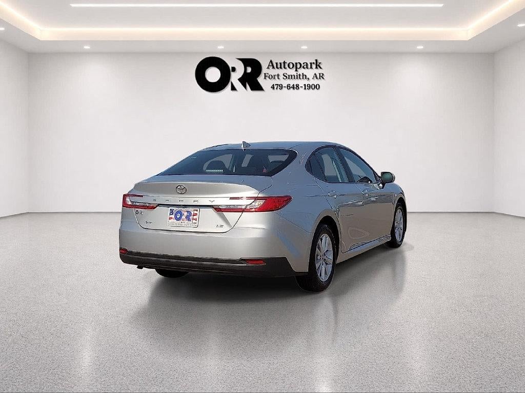 2025 Toyota Camry LE (SE)