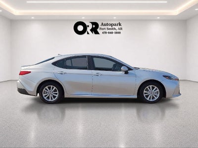 2025 Toyota Camry LE (SE)