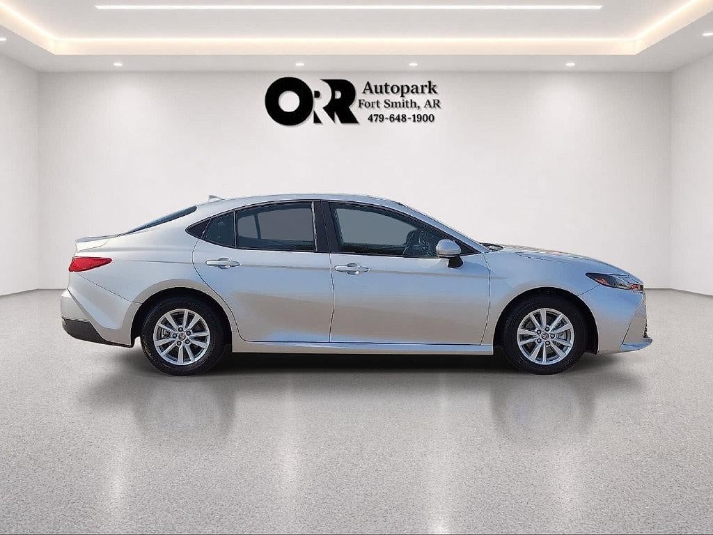 2025 Toyota Camry LE (SE)