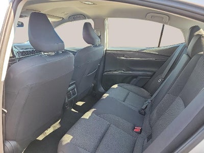 2025 Toyota Camry LE (SE)