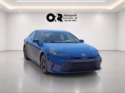 2025 Toyota Camry LE (SE)