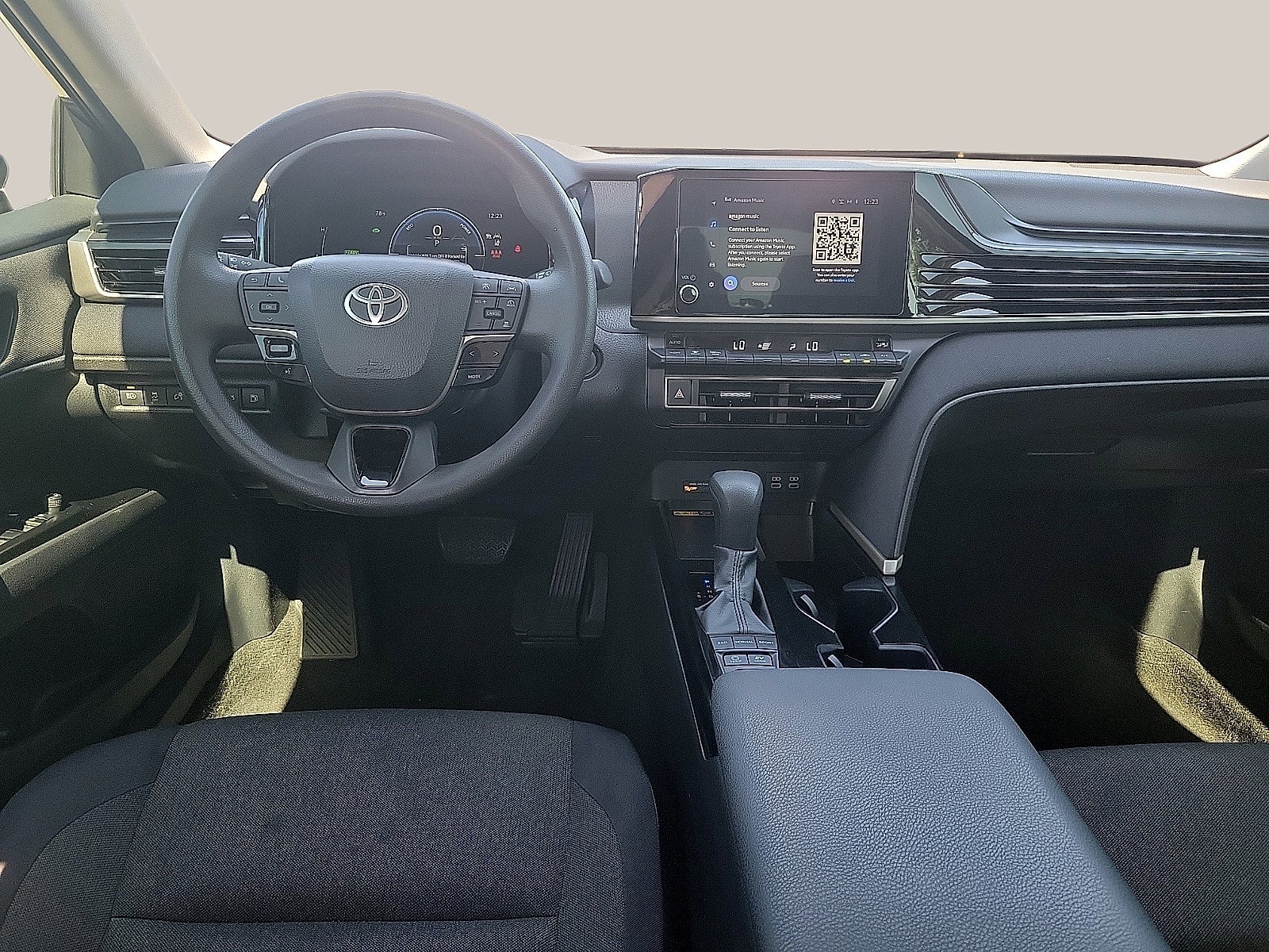 2025 Toyota Camry LE (SE)