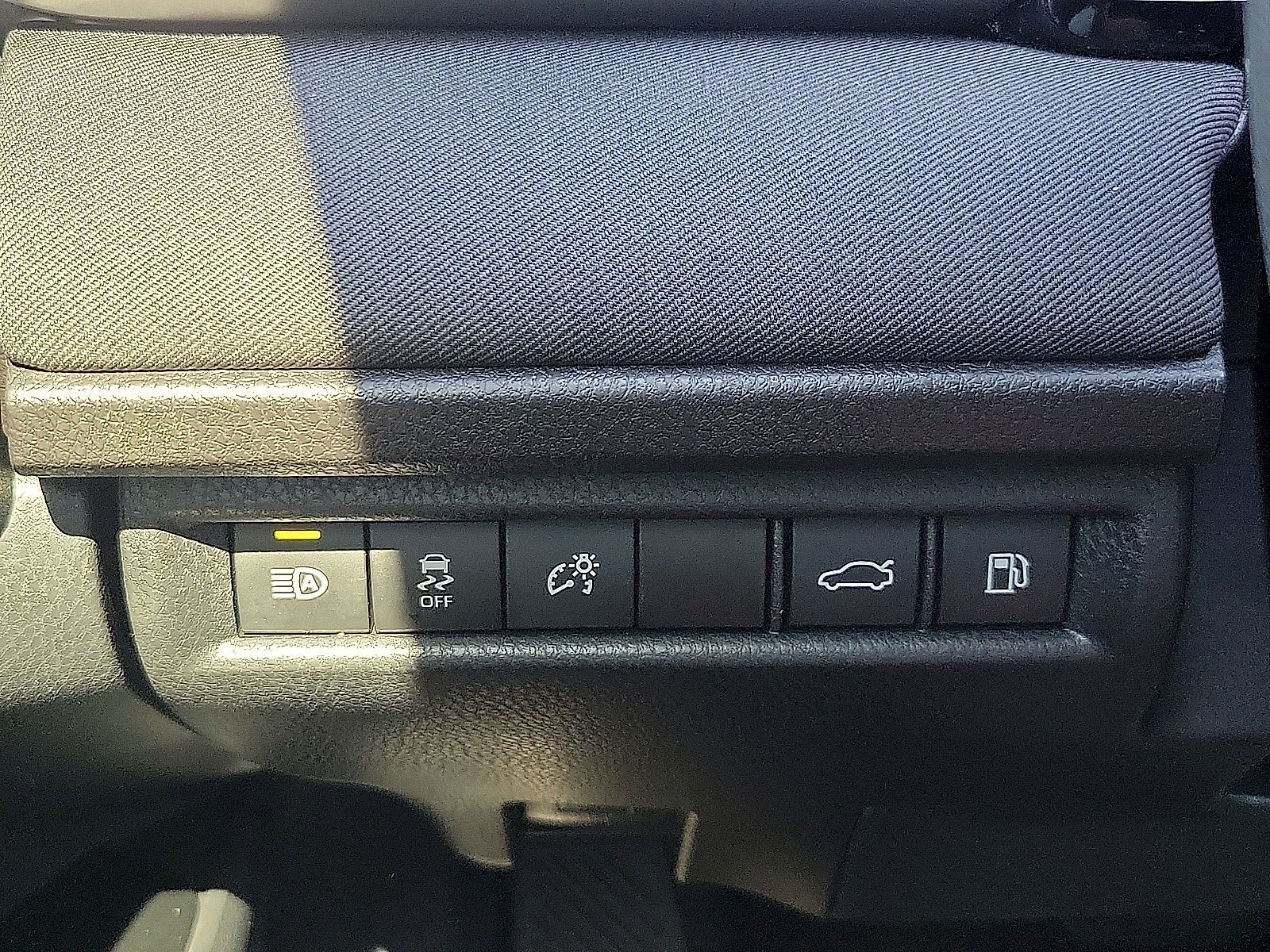 2025 Toyota Camry LE (SE)