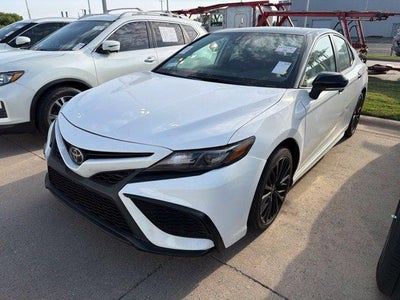 2022 Toyota Camry SE Nightshade Auto (Natl)