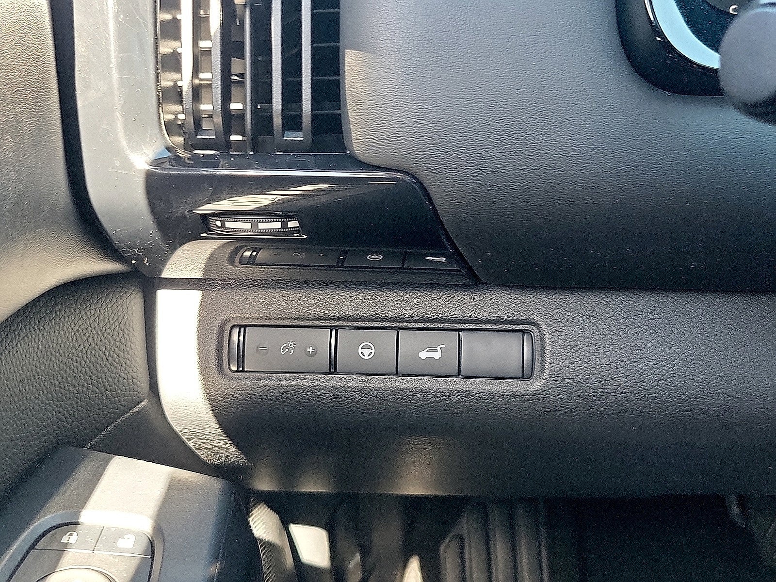 2024 Nissan Pathfinder SV 4WD
