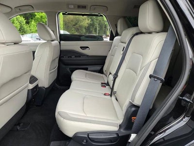 2022 Nissan Pathfinder SL 2WD