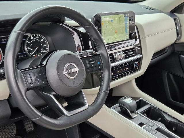 2022 Nissan Pathfinder SL 2WD